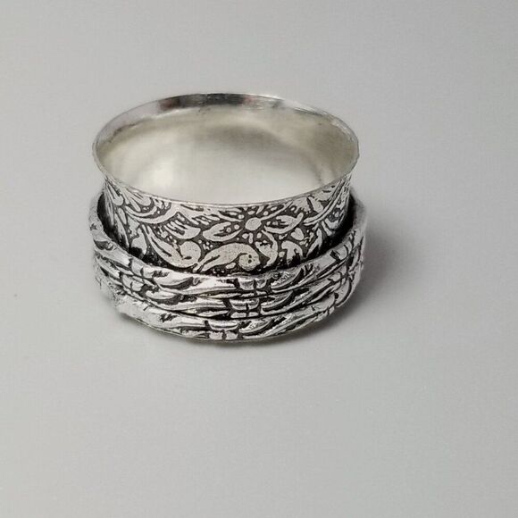 Vintage Floral Print Spinner Ring, Wide Silver Tone Size 9 Band, Wide Stacking - Picture 8 of 9